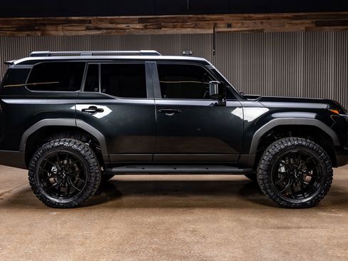 Used 2025 Lexus GX 550 image 11