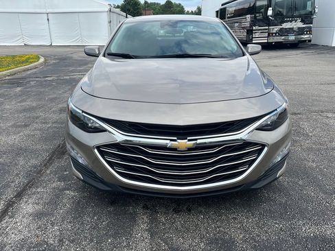 Used 2025 Chevrolet Malibu LT FWD image 2