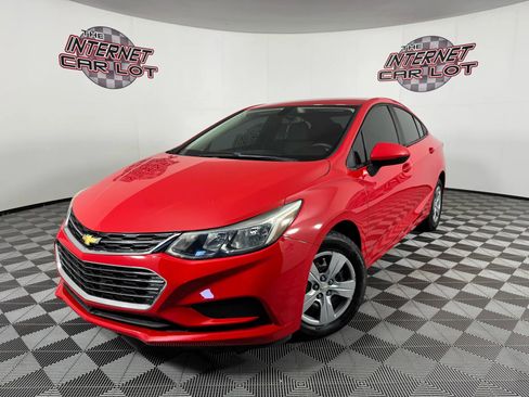 Used 2018 Chevrolet Cruze LS image 1