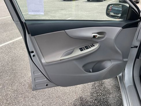 Used 2012 Toyota Corolla LE image 11