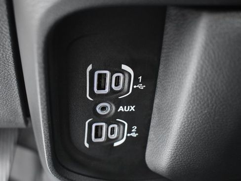 Used 2025 RAM 1500 Laramie AWD/4WD image 28