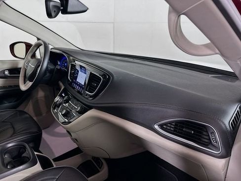 Used 2018 Chrysler Pacifica Limited w/ Tire & Wheel Group image 33