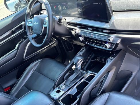Used 2024 Kia Telluride S w/ S Sunroof Package FWD image 9