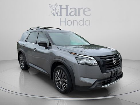 Used 2023 Nissan Pathfinder SL w/ SL Premium Package AWD/4WD image 7