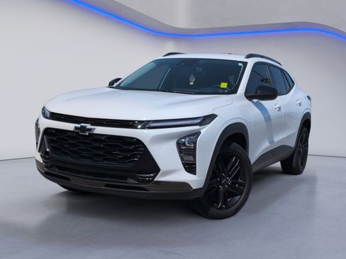 Used 2024 Chevrolet Trax ACTIV image 2