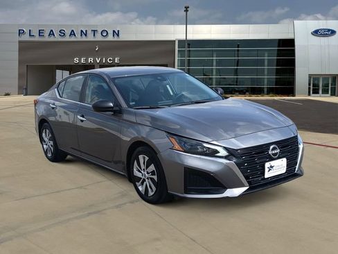 Used 2024 Nissan Altima 2.5 S FWD image 7