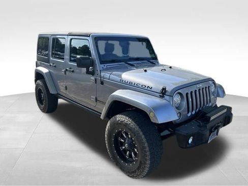 Used 2017 Jeep Wrangler Unlimited Rubicon w/ Connectivity Group AWD/4WD image 3