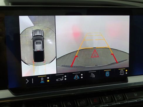 Used 2023 Chevrolet Silverado 1500 LTZ w/ Z71 Off-Road Package image 10