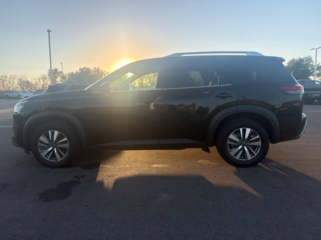 Used 2022 Nissan Pathfinder SL AWD/4WD image 14