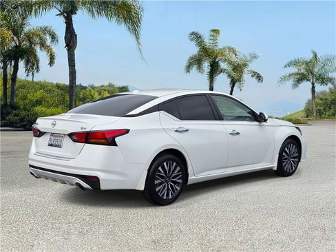 Used 2023 Nissan Altima 2.5 SV w/ SV Premium Package image 4