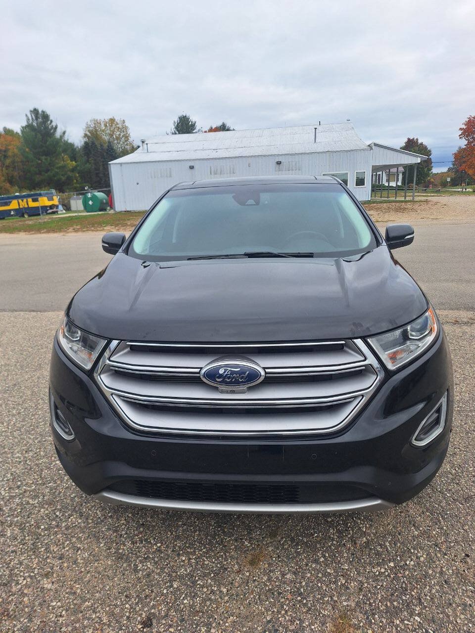 Used 2018 Ford Edge Titanium w/ Equipment Group 302A AWD/4WD image 2