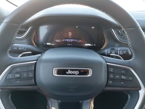 Used 2023 Jeep Grand Cherokee L Limited image 33