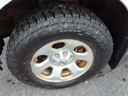 Used 2018 Nissan Titan S image 8