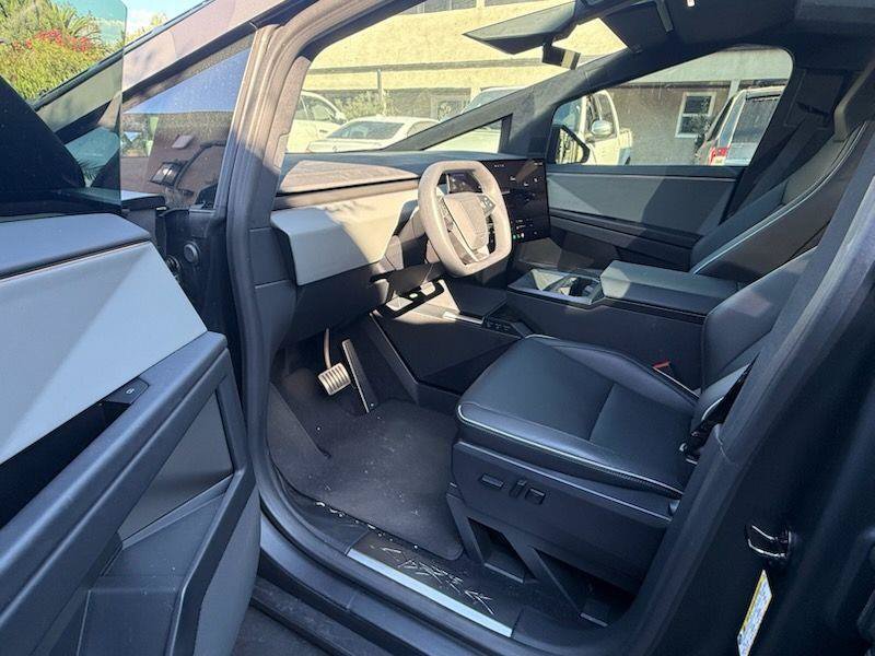 Used 2025 Tesla Cybertruck Cyberbeast AWD/4WD image 4