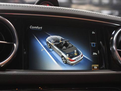 Used 2017 Mercedes-Benz SL 550 image 44