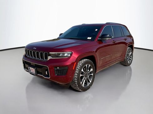 Used 2023 Jeep Grand Cherokee Overland AWD/4WD image 3
