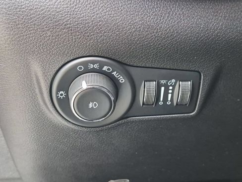 Used 2023 Jeep Compass Latitude w/ Sun and Sound Group AWD/4WD image 15