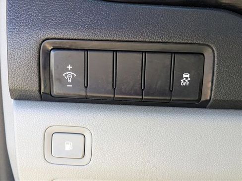 Used 2019 Kia Sedona LX image 5