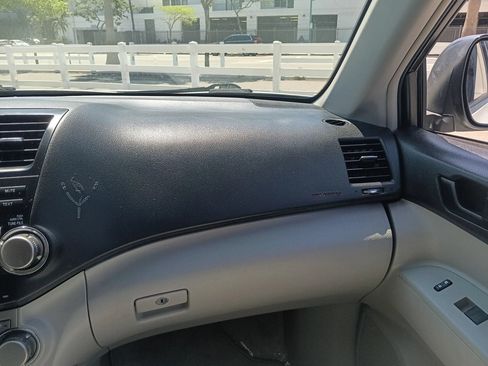 Used 2010 Toyota Highlander 2WD image 19