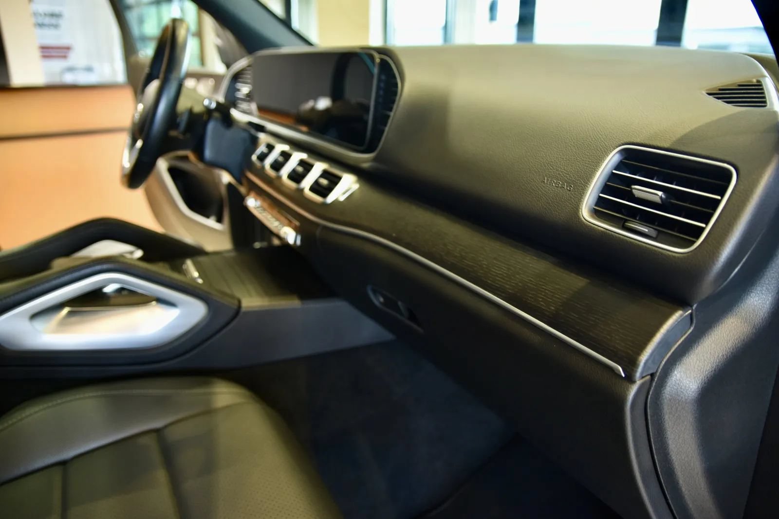 Used 2023 Mercedes-Benz GLE 350 4MATIC w/ Premium Package image 28