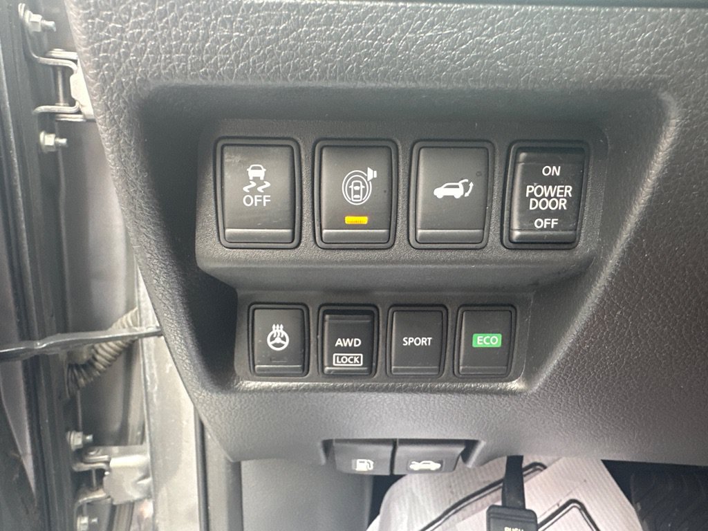 Used 2017 Nissan Rogue SV w/ SV Premium Package AWD/4WD image 21