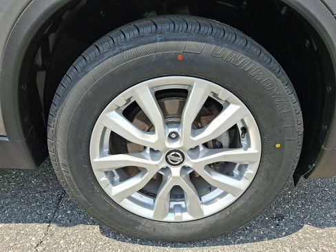 Used 2017 Nissan Rogue SV AWD/4WD image 9