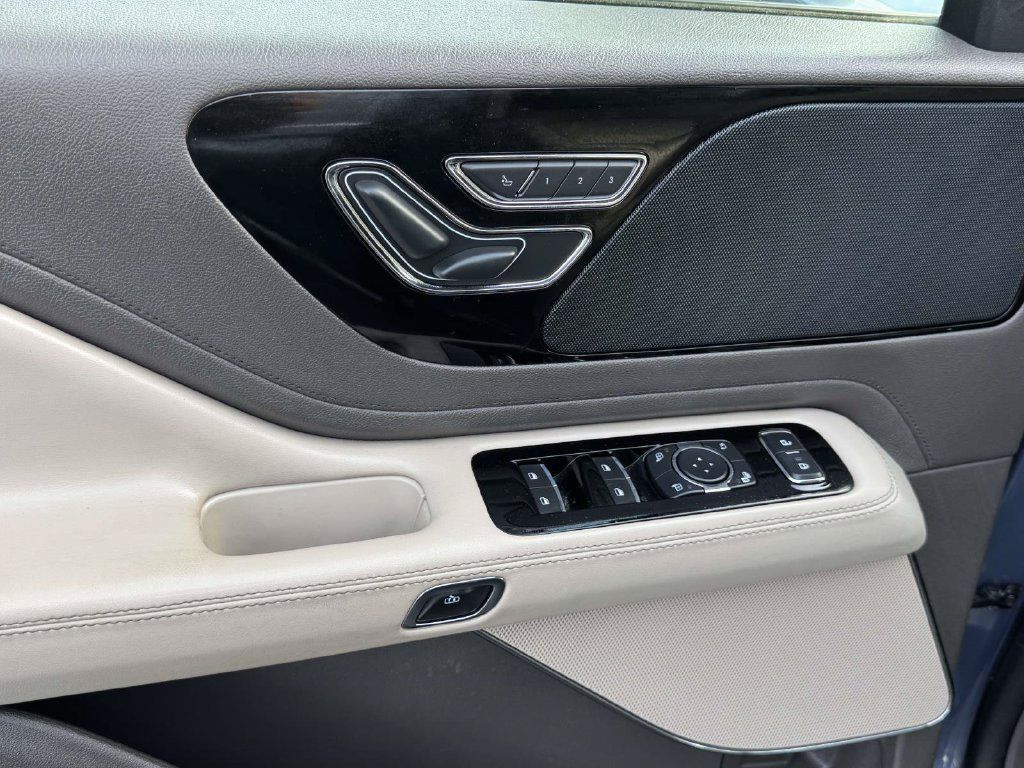 Used 2021 Lincoln Aviator AWD w/ Elements Package image 20