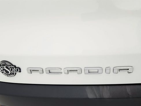 Used 2023 GMC Acadia SLT image 17