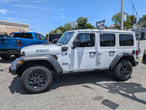 Used 2023 Jeep Wrangler Unlimited w/ Sun & Screen Package AWD/4WD image 10