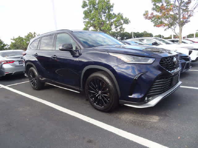 Used 2025 Toyota Highlander XSE AWD/4WD image 4