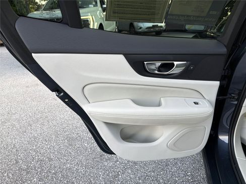 Used 2023 Volvo S60 B5 Core FWD image 20