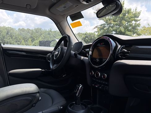 Used 2024 MINI Cooper 4-Door Hardtop FWD image 6