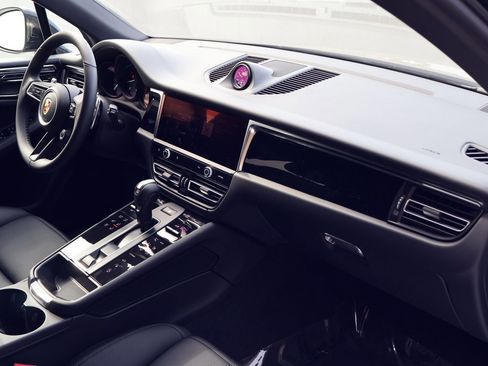 New 2026 Porsche Macan image 26