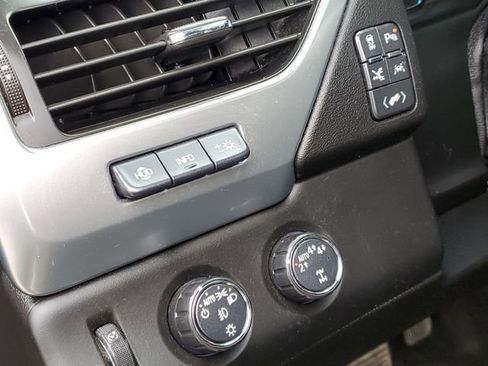 Used 2018 Chevrolet Suburban Premier image 9