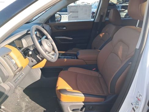 New 2025 Nissan Pathfinder Platinum w/ Cargo Package image 10