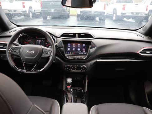 Used 2023 Chevrolet TrailBlazer RS w/ Sun and Liftgate Package image 17