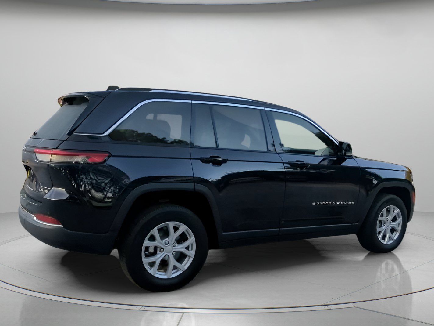 Used 2023 Jeep Grand Cherokee Limited w/ Luxury Tech Group II AWD/4WD image 29