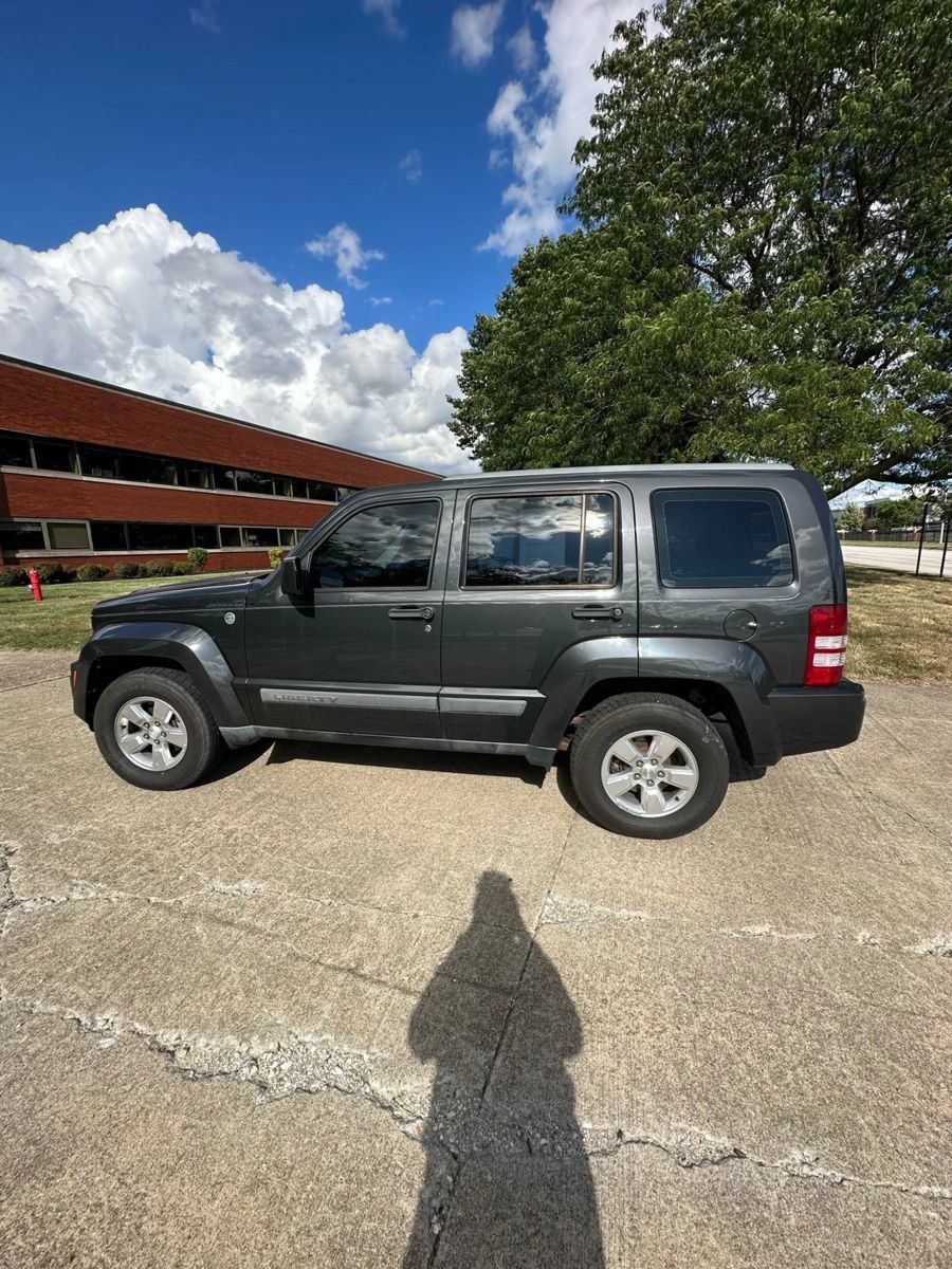 Used 2011 Jeep Liberty Sport AWD/4WD image 2