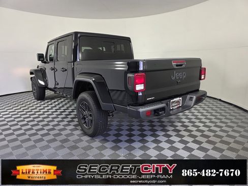 New 2025 Jeep Gladiator Sport image 5
