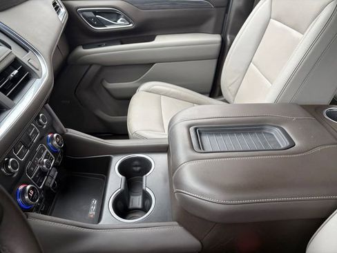 Used 2021 GMC Yukon SLT w/ Rear Media and Nav Package image 25