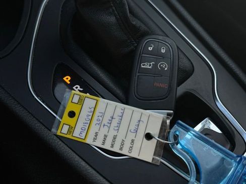 Used 2021 Jeep Cherokee Latitude Lux w/ Comfort/Convenience Group image 38