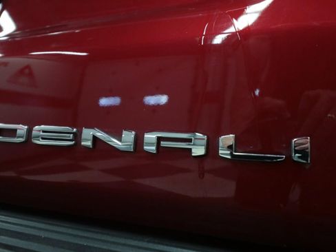 Used 2023 GMC Yukon XL Denali image 30