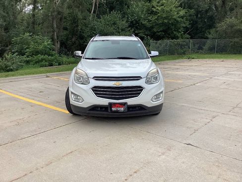 Used 2017 Chevrolet Equinox Premier w/ Enhanced Convenience Package AWD/4WD image 4