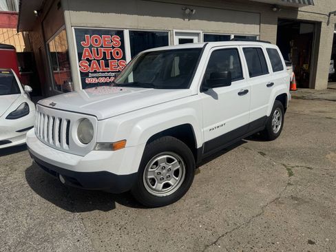Used 2014 Jeep Patriot Sport FWD image 4