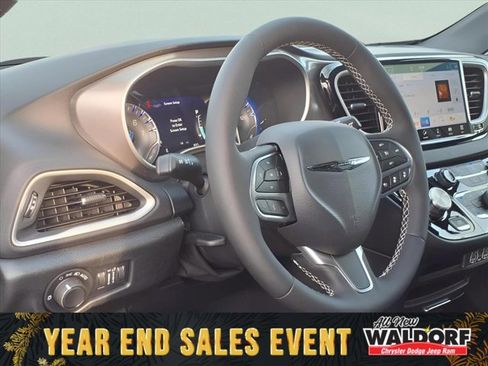 New 2025 Chrysler Voyager LX image 10