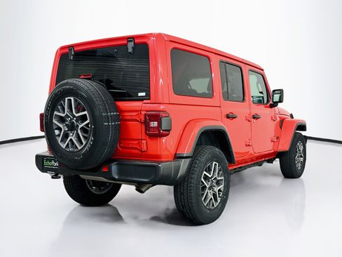 Used 2025 Jeep Wrangler Unlimited Sahara AWD/4WD image 9