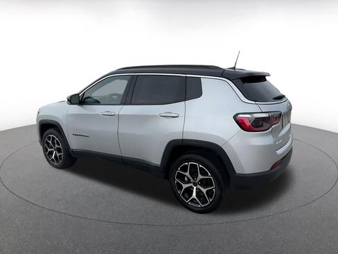 Used 2025 Jeep Compass Limited image 10