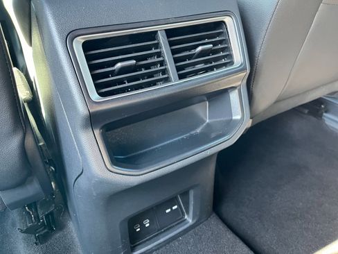 Used 2025 Volkswagen Atlas Cross Sport SE image 24