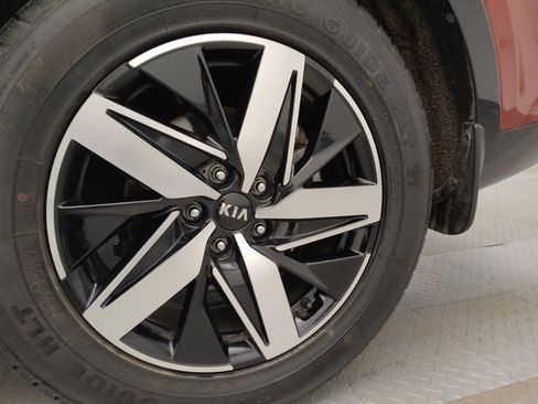 Used 2021 Kia Sorento S image 31