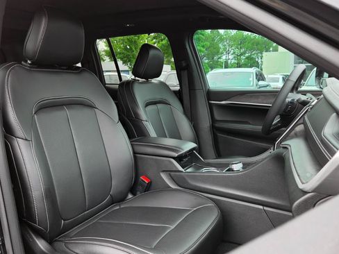 Used 2025 Jeep Grand Cherokee Limited w/ Luxury Tech Group II RWD image 56